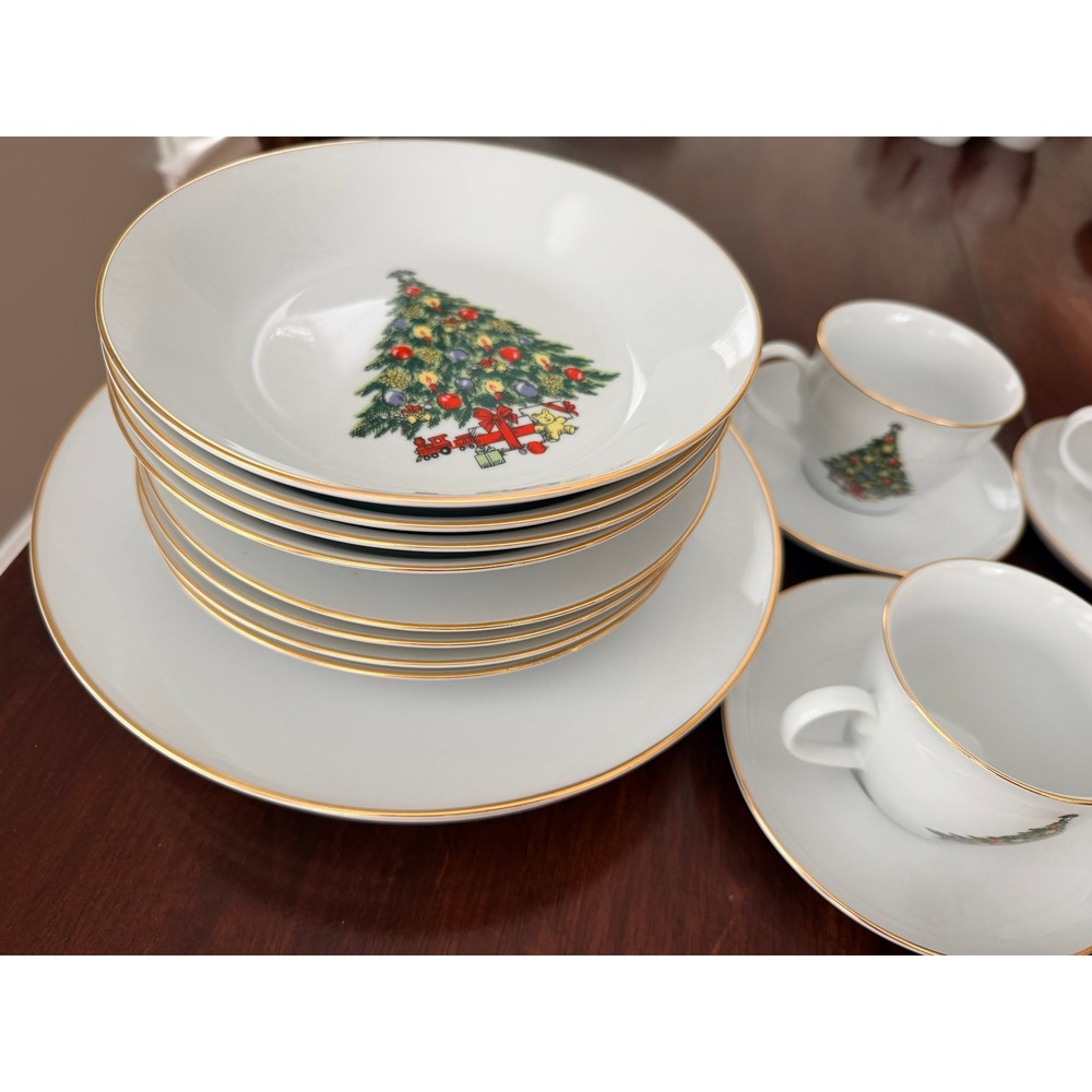 Jamestown China Christmas Treasure 20 Piece Porcelain‎ Dinnerware Service for 4
